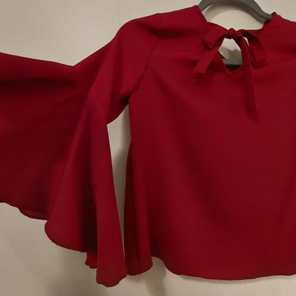 🌟 Bell sleeve burgundy blouse - Picture 6 of 6